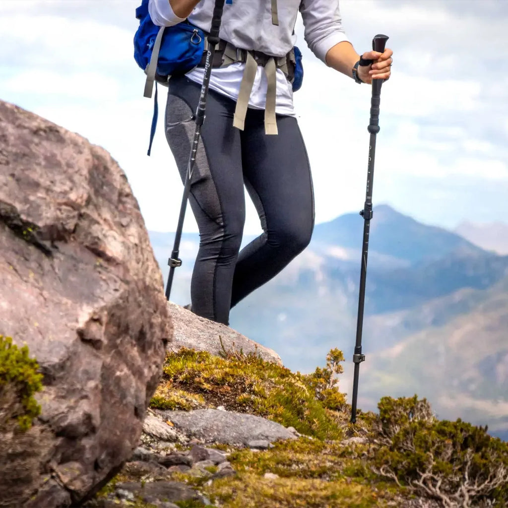 Bastões de Trekking para Caminhada Nórdica, Anti-Choque, Ajustáveis, em Alumínio, Conjunto com 2 Bastões