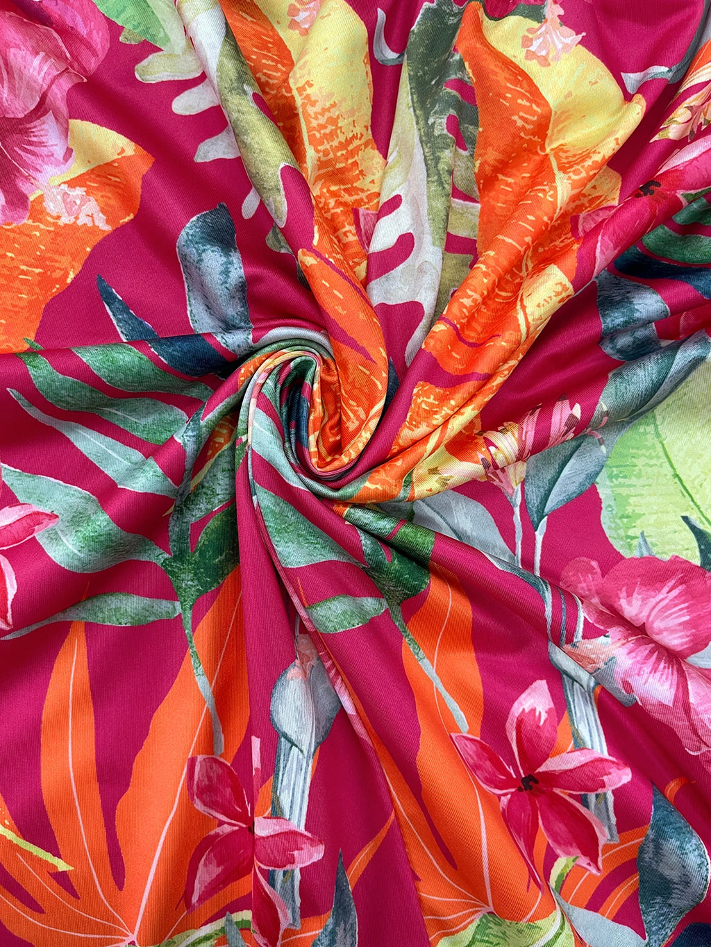 Macacão Plus Size com Estampa Floral Tropical, com Decote em V, Solto, com Bolsos Laterais