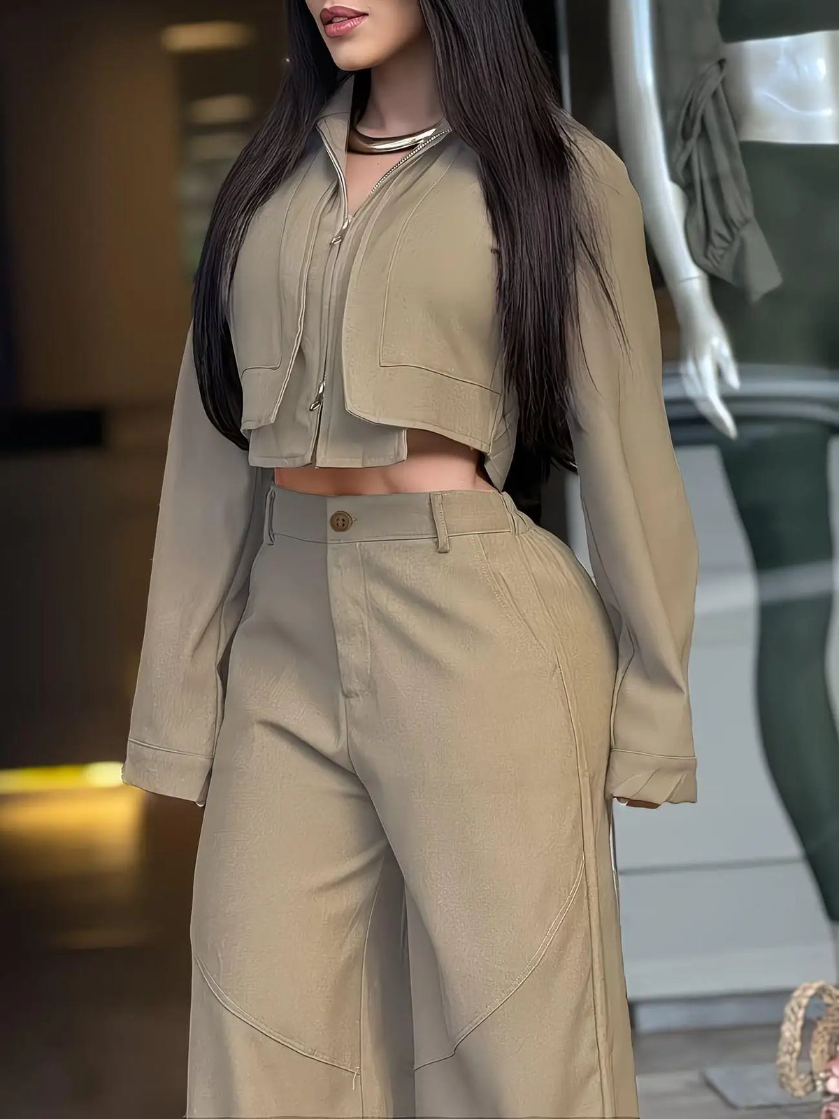 Conjunto vintage com modelagem que afina a cintura, blusa cropped de manga comprida e zíper.